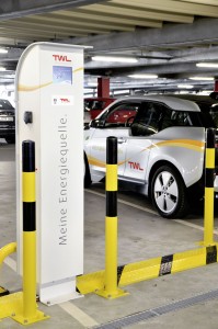 An den Ladesäulen im Parkhaus Walzmühle in Ludwigshafen können jeweils drei E-Autos Strom tanken.