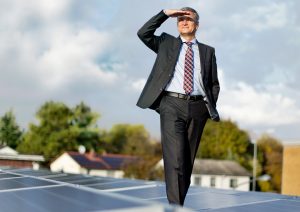 Energie vom Dach. Auf dem Rechenzentrum erzeugt eine Photovoltaik-Anlage sauberen Strom. (Bild: Alexander Grüber)