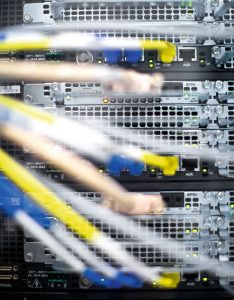 Auf den Servern des Datacenters laufen die Rechenoperationen und Datenspeicherungen für die Kunden von TWL-KOM. (Bild: Alexander Grüber)