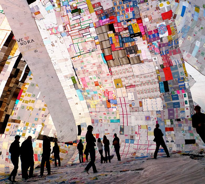 Fliegende Skulpturen von Tomás Saraceno