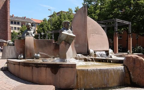 Der Lutherbrunnen sprudelt am Puls von Ludwigshafen