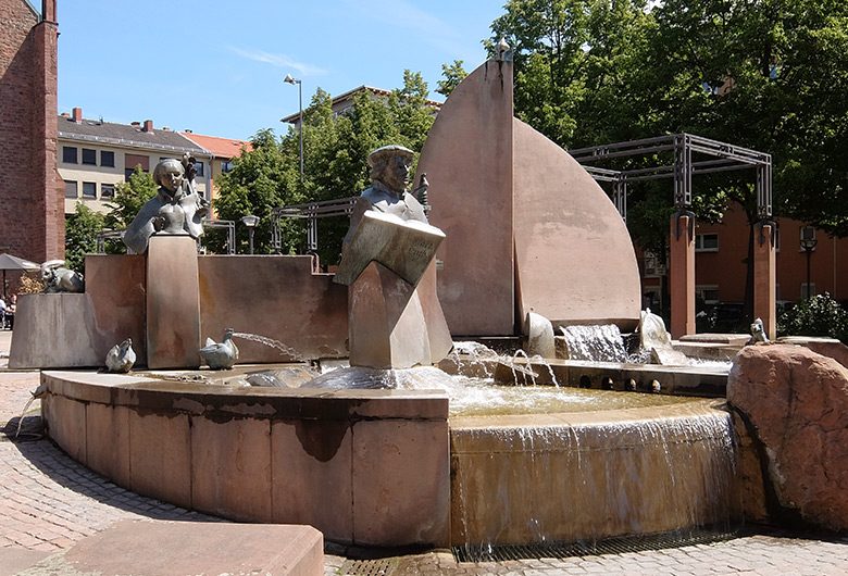 Der Lutherbrunnen sprudelt am Puls von Ludwigshafen