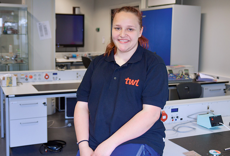 Zwei junge Frauen starten mit technischer Ausbildung durch